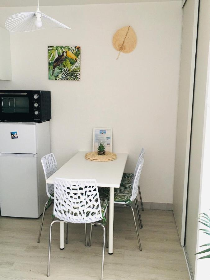 studio 25m2 climatisé - wifi gratuit - situé 150 metres mer - parking - avec balcon La Grande Motte Extérieur photo